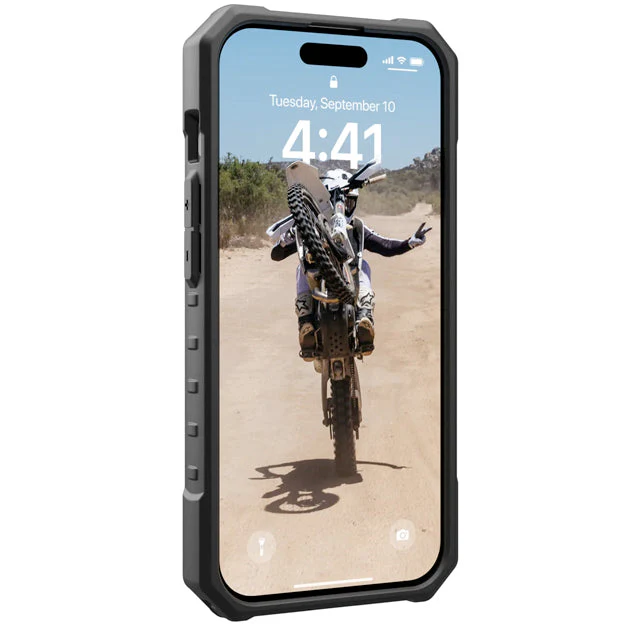 UAG Pathfinder MagSafe Cover iPhone 15 Pro - Military Green